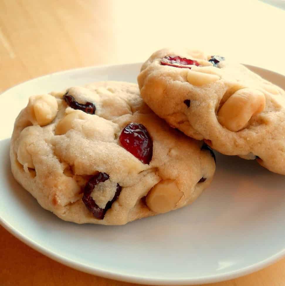 Weiße Schokolade Macadamia Cranberry Träume mit Marzipan Aroma Rezept